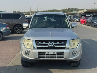 Mitsubshi pajero 2013 fullopshin silver color GCC calen car-0