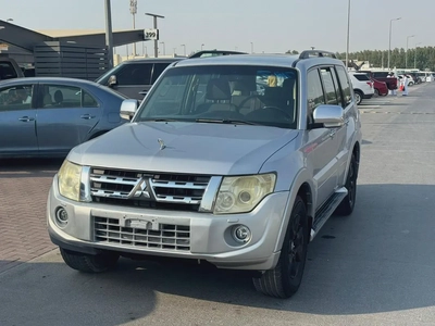 Mitsubshi pajero 2013 fullopshin silver color GCC calen car-7