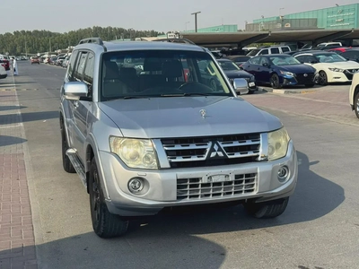 Mitsubshi pajero 2013 fullopshin silver color GCC calen car-8
