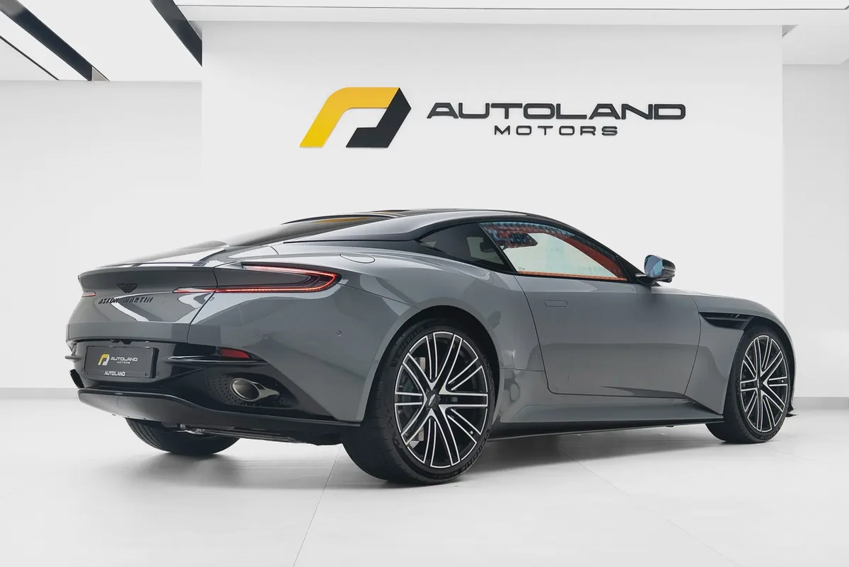 2026 ASTON MARTIN DB12-1-1