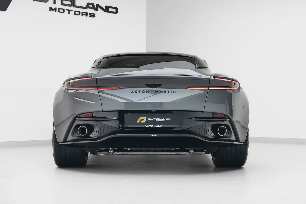 2026 ASTON MARTIN DB12-4-4