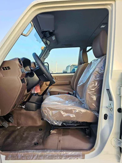 Toyota Land Cruiser Pick Up LC79 STD-E / DOUBLE CABIN MANUAL / 2.8L V4 DIESEL 4WD / SNORKEL (CODE # STD-E)-8