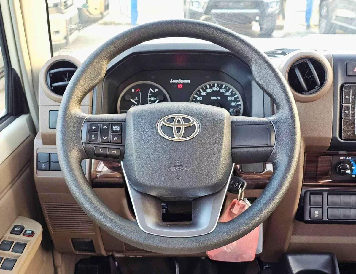 Toyota Land Cruiser Pick Up LC79 STD-E / DOUBLE CABIN MANUAL / 2.8L V4 DIESEL 4WD / SNORKEL (CODE # STD-E)-13-0