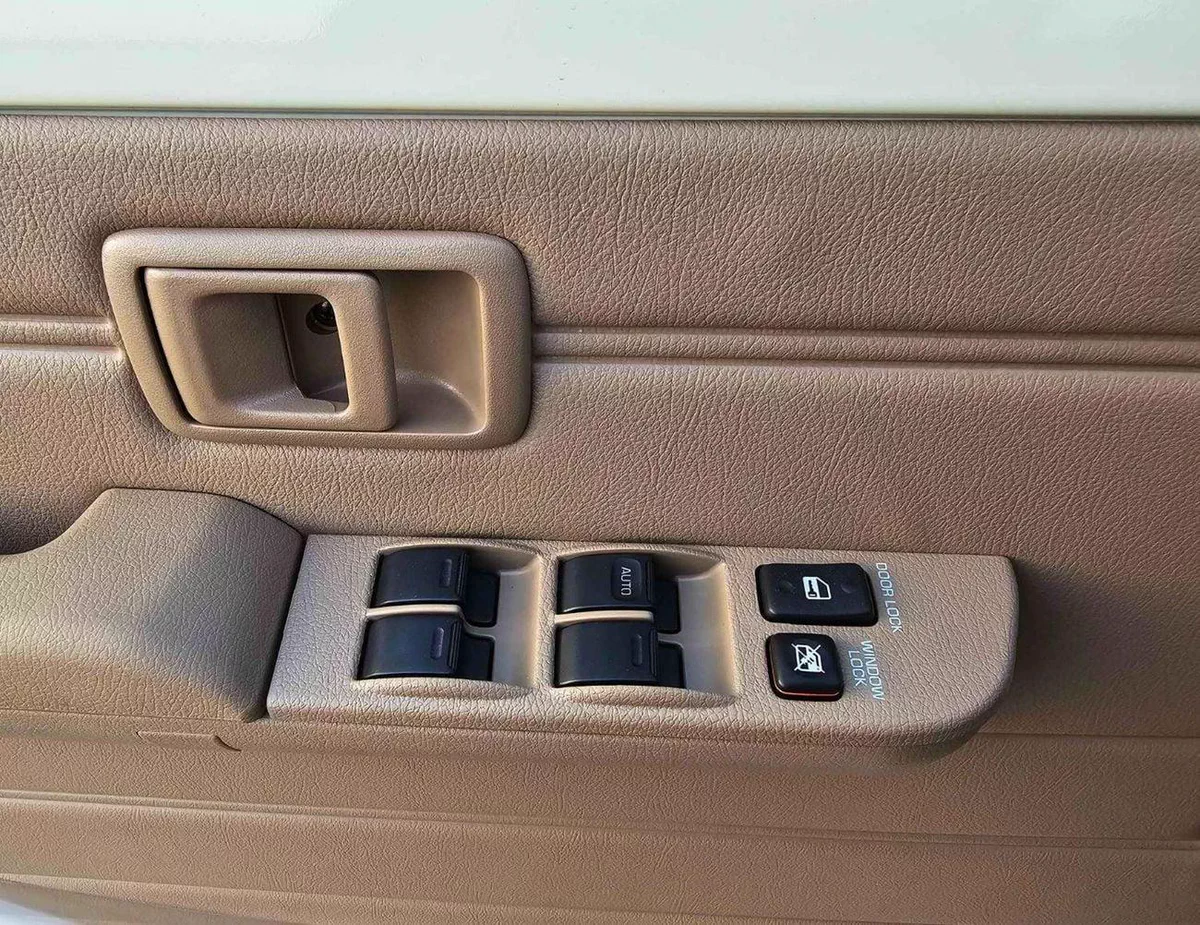 Toyota Land Cruiser Pick Up LC79 STD-E / DOUBLE CABIN MANUAL / 2.8L V4 DIESEL 4WD / SNORKEL (CODE # STD-E)-17-0