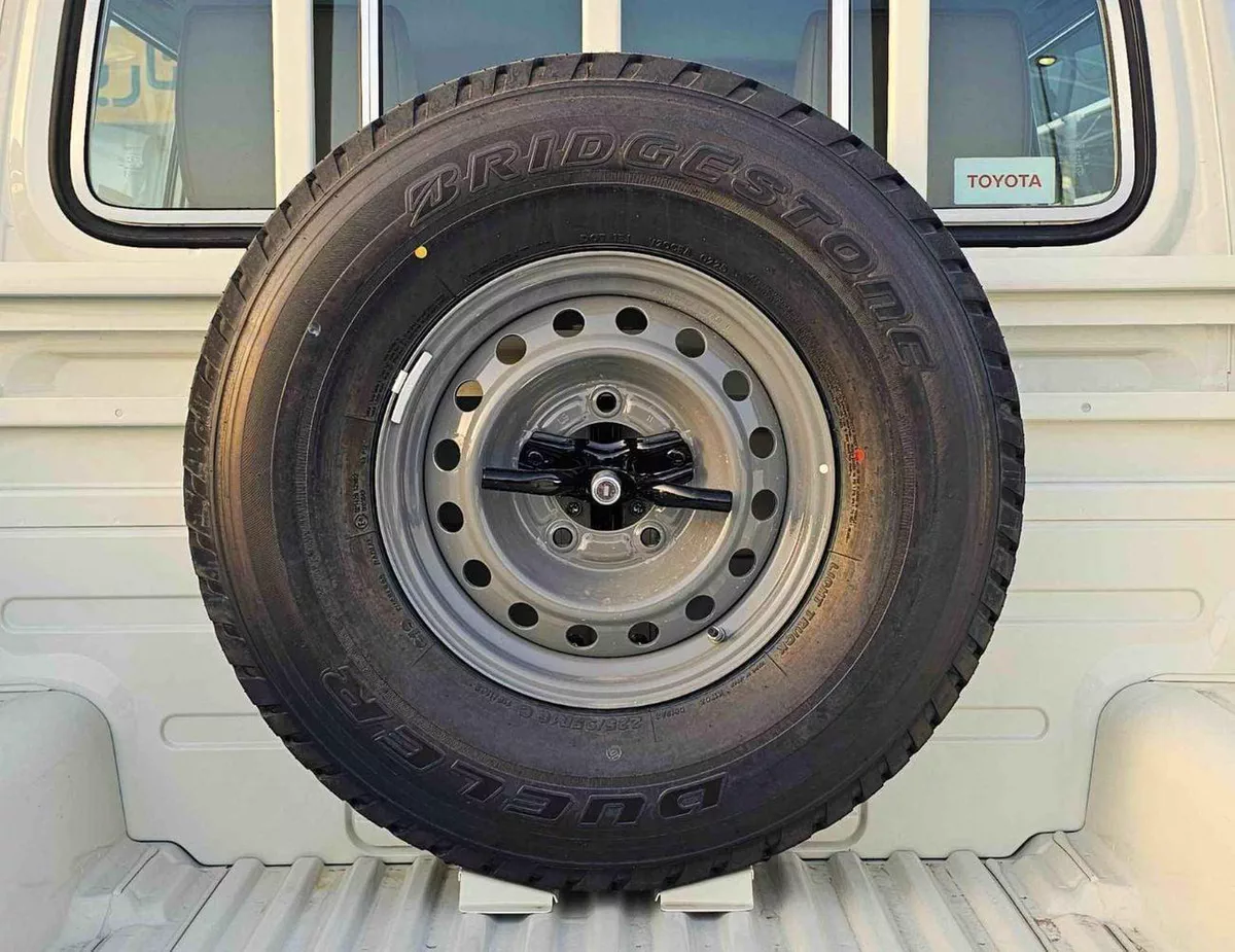 Toyota Land Cruiser Pick Up LC79 STD-E / DOUBLE CABIN MANUAL / 2.8L V4 DIESEL 4WD / SNORKEL (CODE # STD-E)-5-0