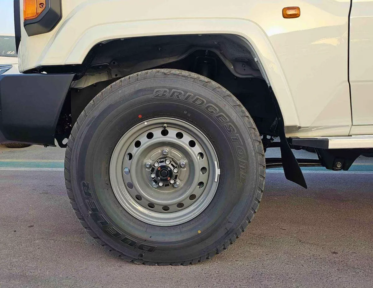 Toyota Land Cruiser Pick Up LC79 STD-E / DOUBLE CABIN MANUAL / 2.8L V4 DIESEL 4WD / SNORKEL (CODE # STD-E)-6-0