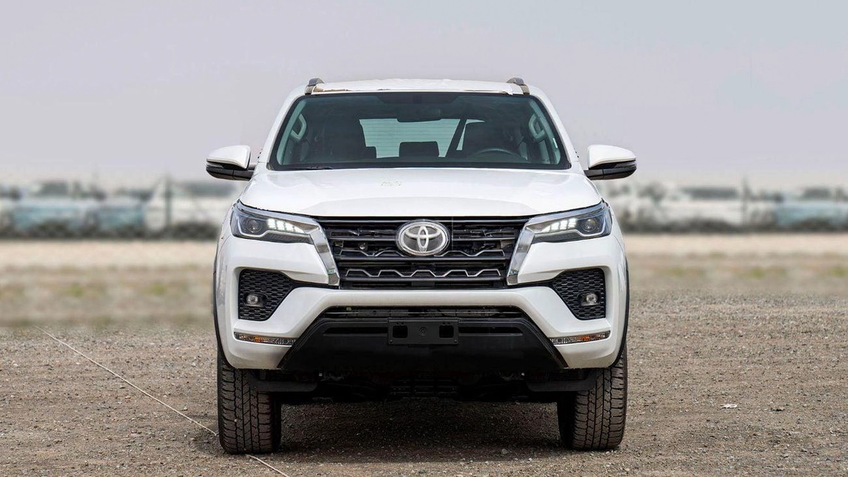 Toyota Fortuner EXR Toyota Fortuner 2.4L Diesel 4X4 MY2025-8-0