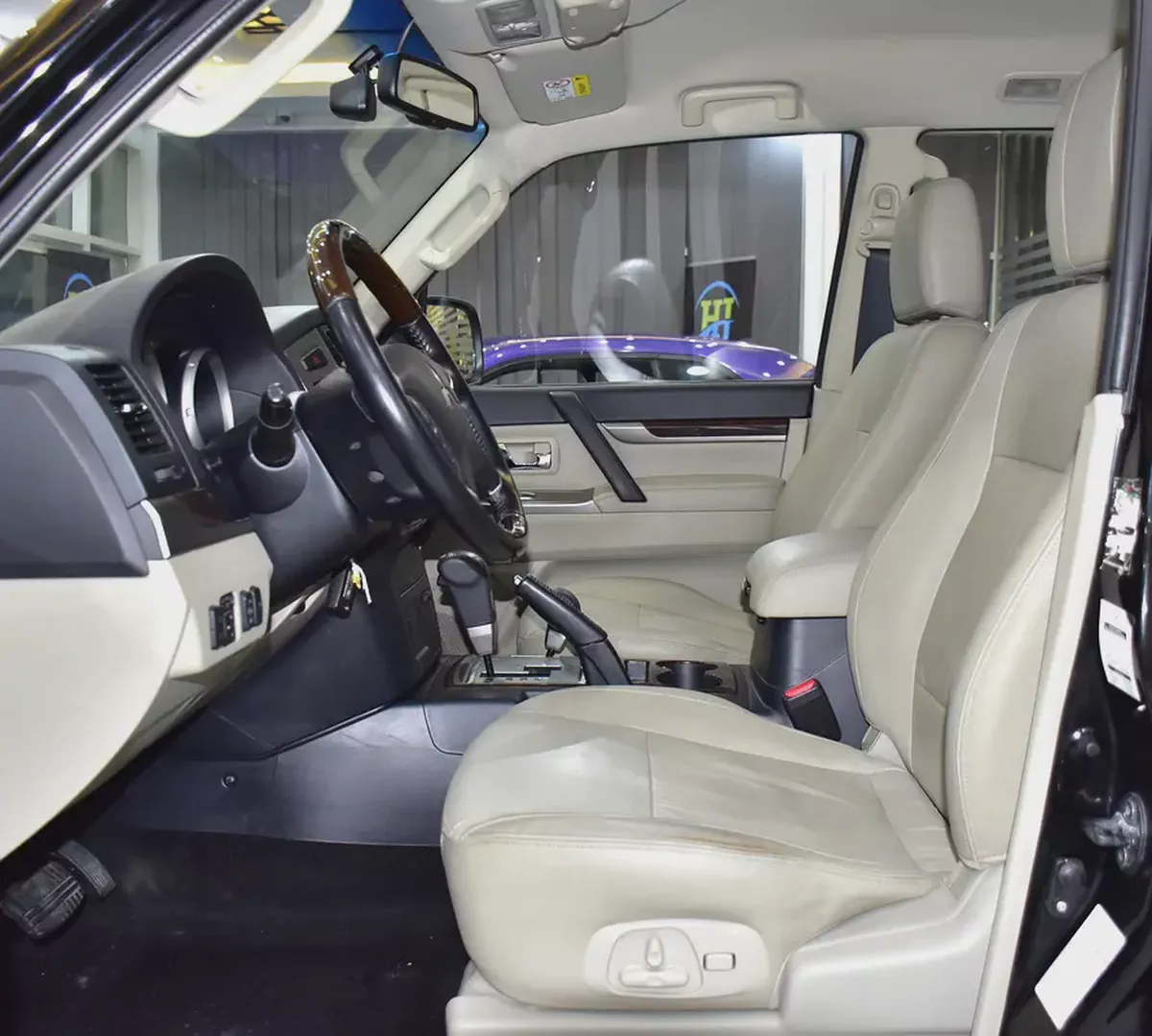 AED 1,190 EMi at 0% DP | Mitsubishi Pajero GLS ( 2020 Model ) in Black Color GCC Specs-9-9