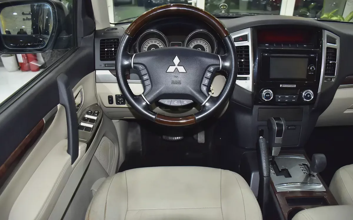 AED 1,190 EMi at 0% DP | Mitsubishi Pajero GLS ( 2020 Model ) in Black Color GCC Specs-11-11
