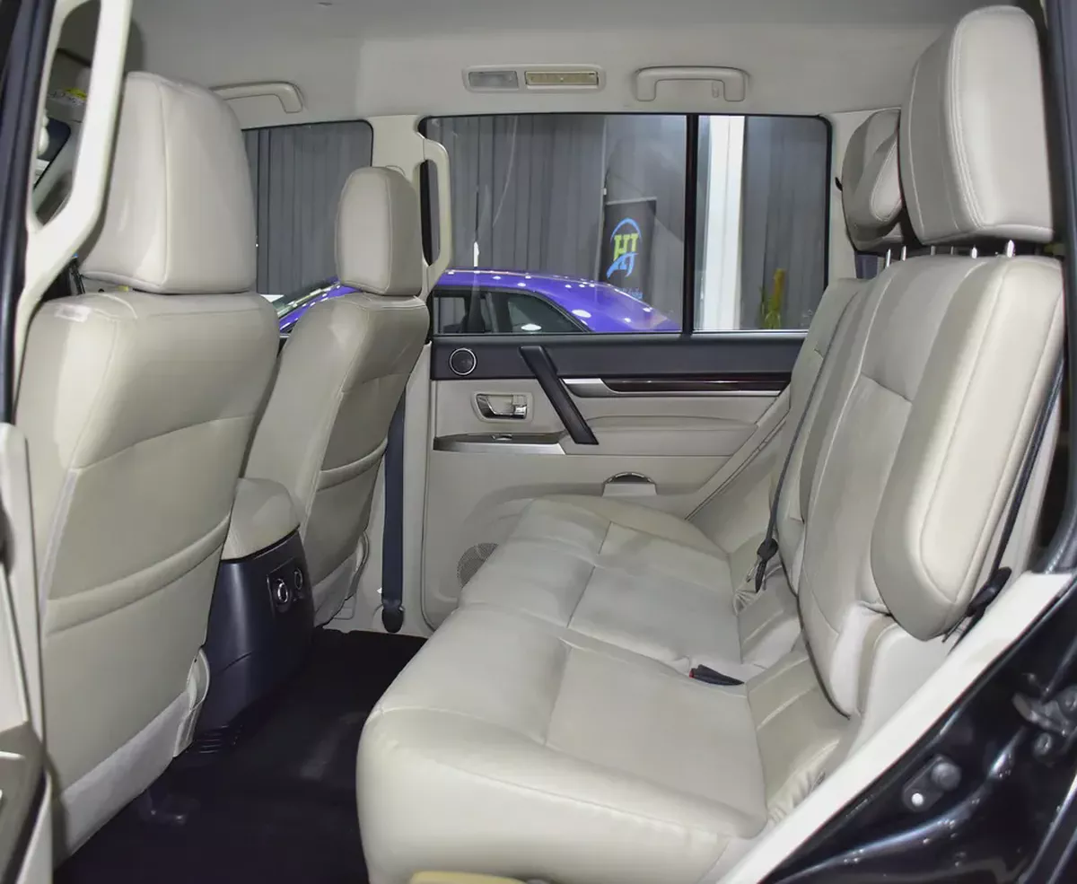 AED 1,190 EMi at 0% DP | Mitsubishi Pajero GLS ( 2020 Model ) in Black Color GCC Specs-15-15