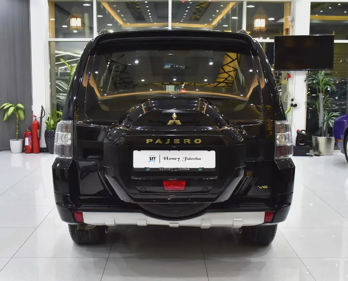 AED 1,190 EMi at 0% DP | Mitsubishi Pajero GLS ( 2020 Model ) in Black Color GCC Specs-4-4
