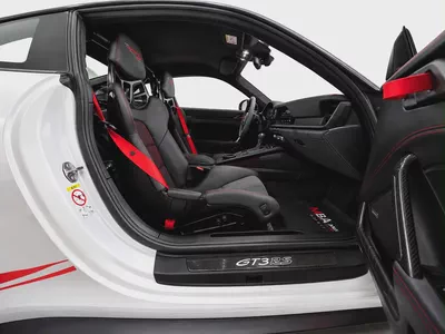 2023 | GCC | Porsche 911 GT3RS Weissach Edition  | Full service history-13