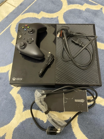 xbox one used few times ( like new )-1