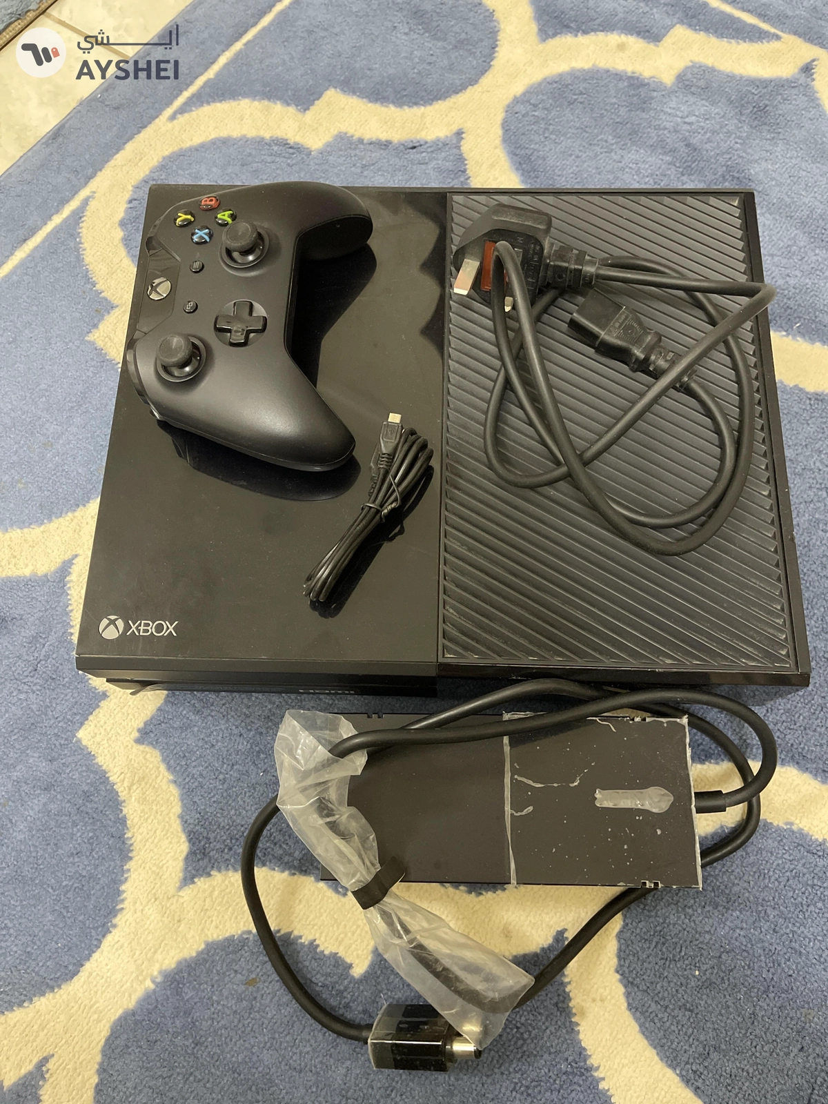 xbox one used few times ( like new )
