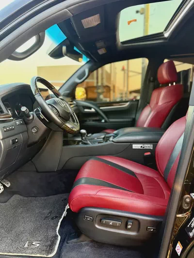Pristine Lexus LX 570 Signature 2018 | GCC Specs | Full Service Historyلكزس LX570 سجنتشر صبغ وكاله-11