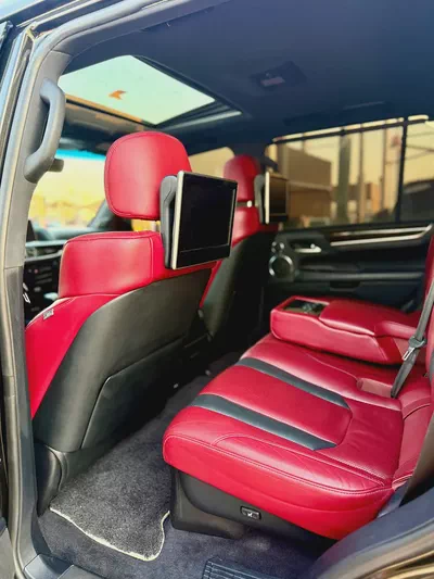 Pristine Lexus LX 570 Signature 2018 | GCC Specs | Full Service Historyلكزس LX570 سجنتشر صبغ وكاله-14