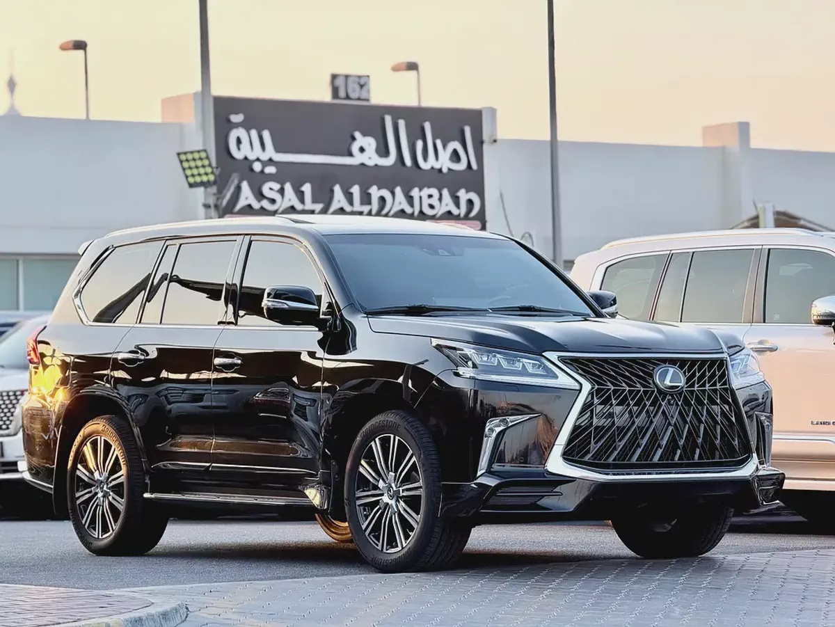 Pristine Lexus LX 570 Signature 2018 | GCC Specs | Full Service Historyلكزس LX570 سجنتشر صبغ وكاله-1-1