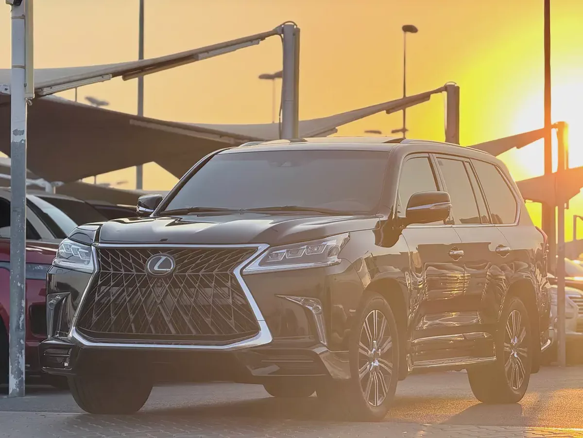 Pristine Lexus LX 570 Signature 2018 | GCC Specs | Full Service Historyلكزس LX570 سجنتشر صبغ وكاله-2-2