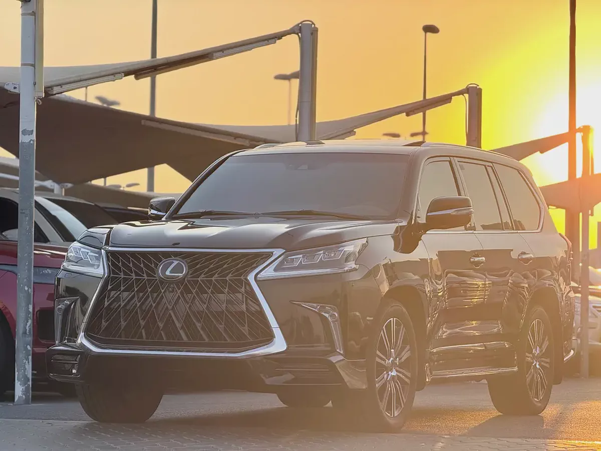 Pristine Lexus LX 570 Signature 2018 | GCC Specs | Full Service Historyلكزس LX570 سجنتشر صبغ وكاله-4-4