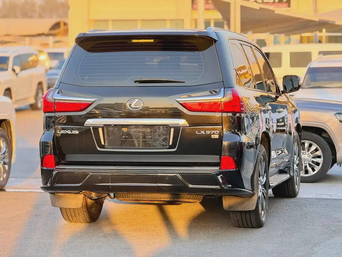 Pristine Lexus LX 570 Signature 2018 | GCC Specs | Full Service Historyلكزس LX570 سجنتشر صبغ وكاله-8-8
