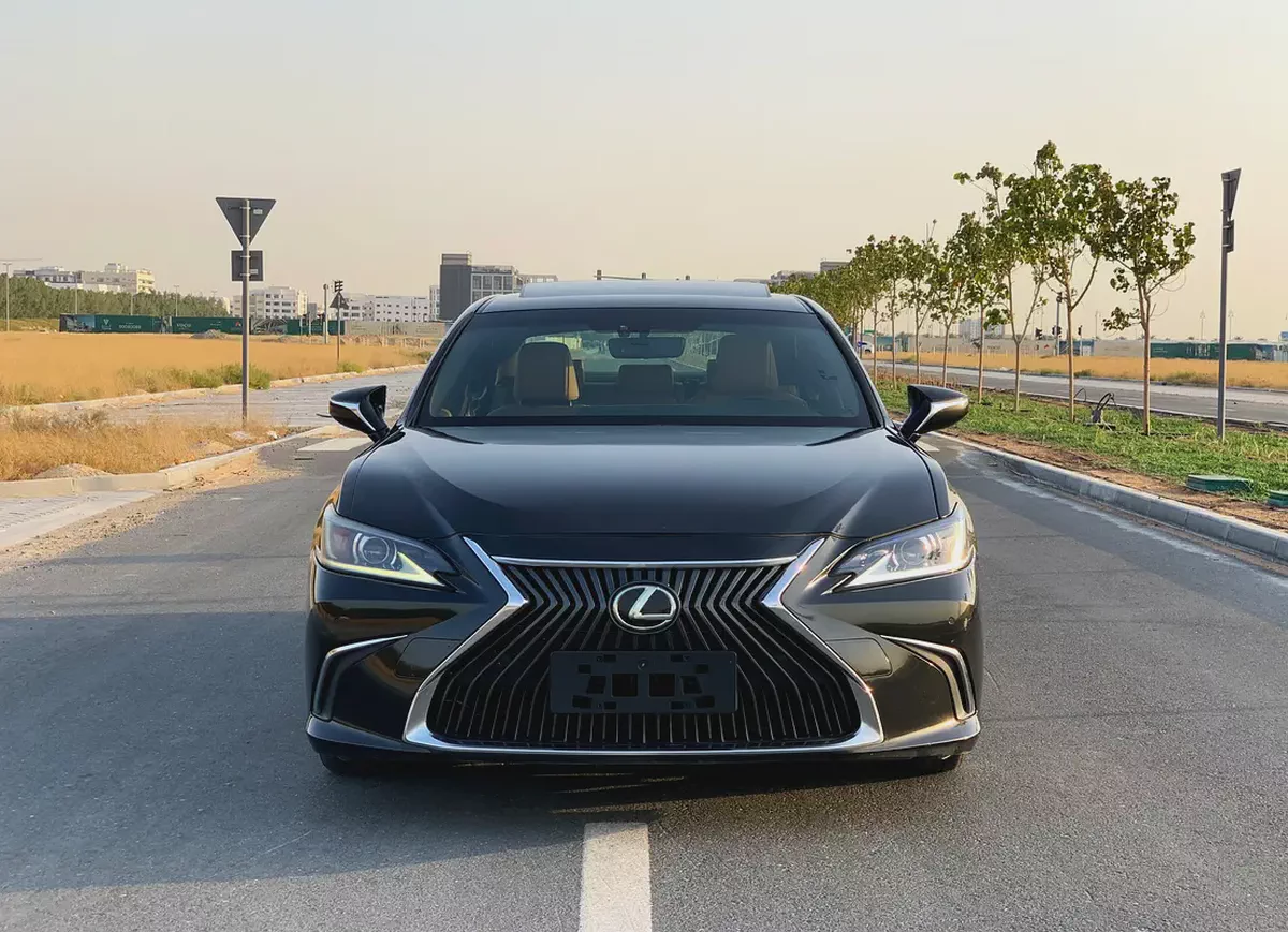 ES 300h 2021 model - GCC Specs - 2.5L 4-Cyl engine