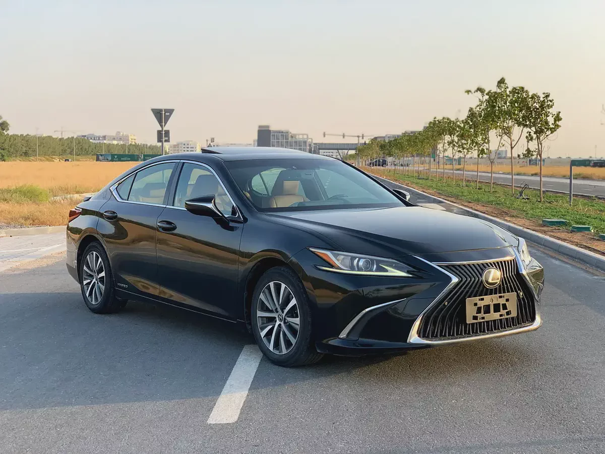 ES 300h 2021 model - GCC Specs - 2.5L 4-Cyl engine-1-1