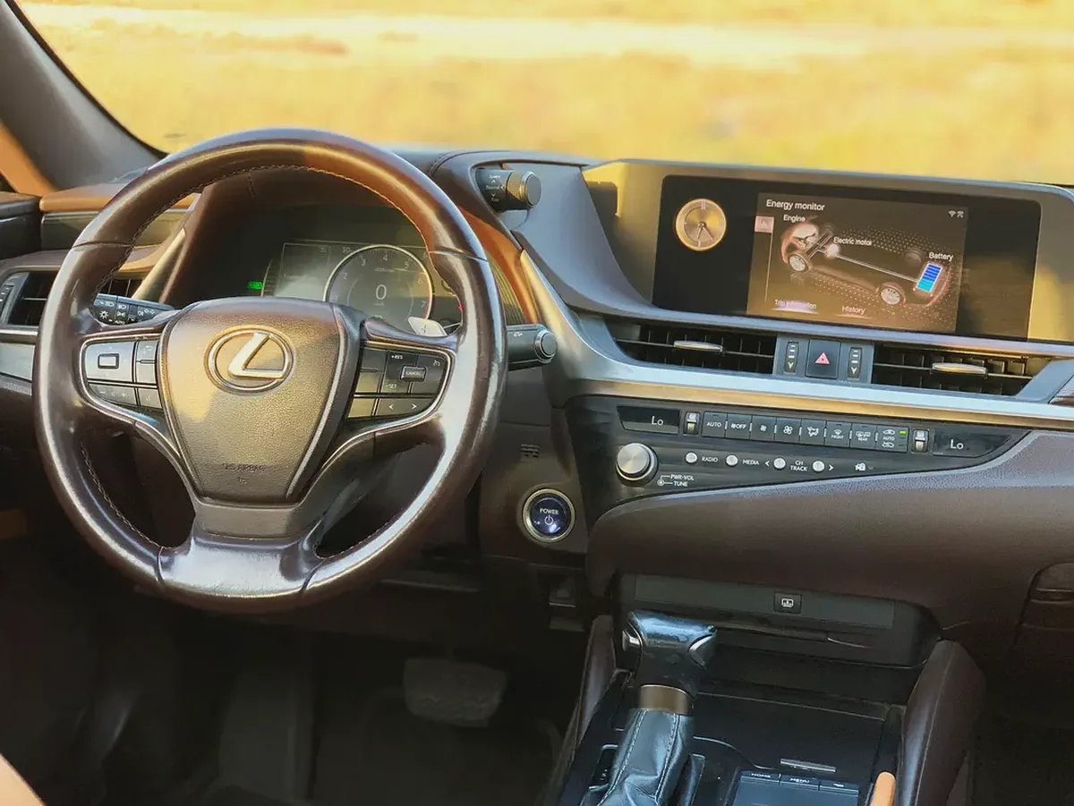 ES 300h 2021 model - GCC Specs - 2.5L 4-Cyl engine-6-6
