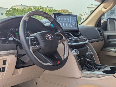 TOYOTA LAND CRUISER 2014 FACELIFTED 2025 WITH INTERIOR AND EXTERIOR V6 4.0L IN EXCELLENT CONDITION-12