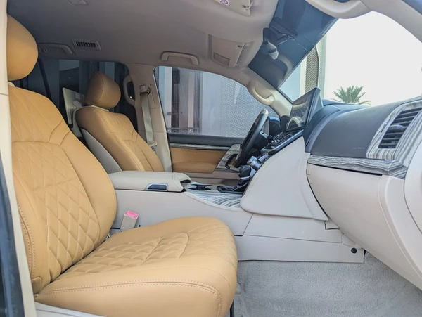 TOYOTA LAND CRUISER 2014 FACELIFTED 2025 WITH INTERIOR AND EXTERIOR V6 4.0L IN EXCELLENT CONDITION