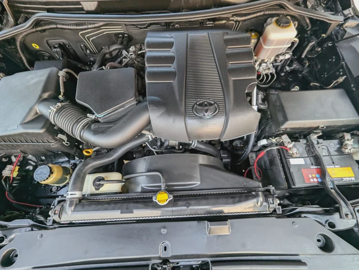 TOYOTA LAND CRUISER 2014 FACELIFTED 2025 WITH INTERIOR AND EXTERIOR V6 4.0L IN EXCELLENT CONDITION-11-11