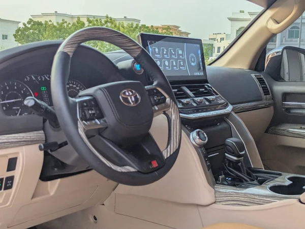 TOYOTA LAND CRUISER 2014 FACELIFTED 2025 WITH INTERIOR AND EXTERIOR V6 4.0L IN EXCELLENT CONDITION