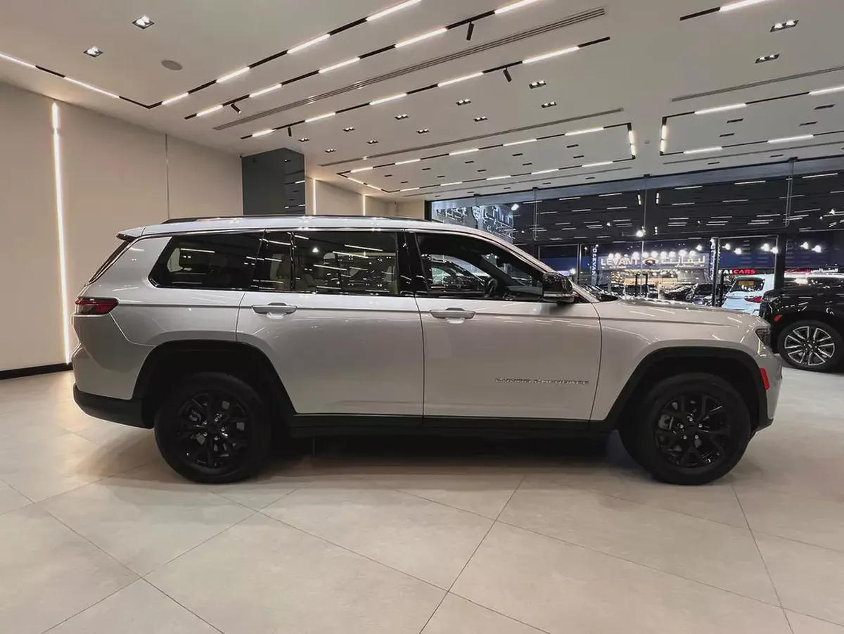 !! 2023!! Jeep | Grand Cherokee L | Limited | GCC Specs | Under Dealers Warranty | Just 55000 Driven-6-6