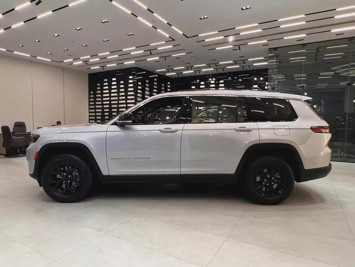!! 2023!! Jeep | Grand Cherokee L | Limited | GCC Specs | Under Dealers Warranty | Just 55000 Driven-7-7