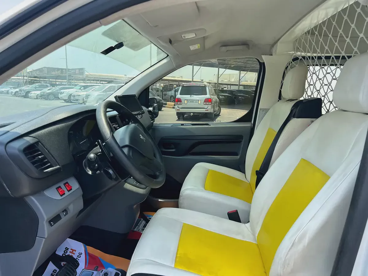 Peugeot Expert 2020 GCC Specs | Reliable Commercial Van | Well Maintained-10-10