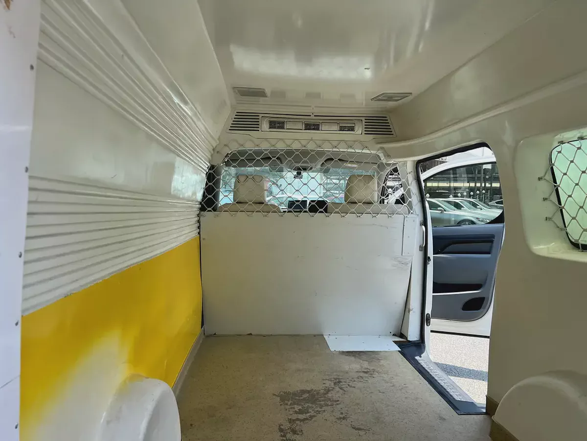 Peugeot Expert 2020 GCC Specs | Reliable Commercial Van | Well Maintained-13-13