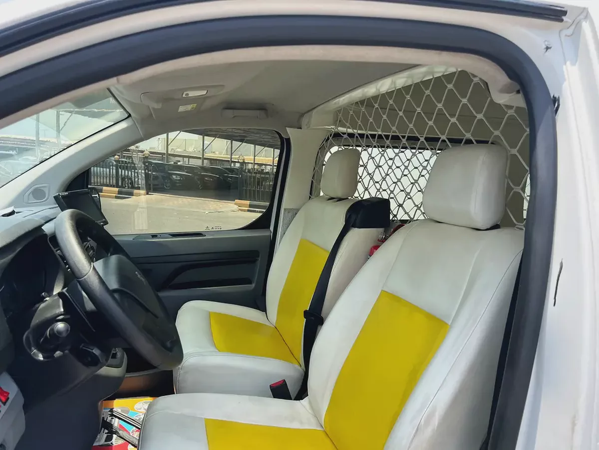 Peugeot Expert 2020 GCC Specs | Reliable Commercial Van | Well Maintained-18-18
