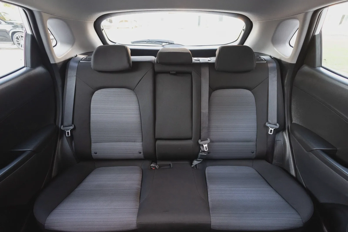 Hyundai Kona 2023-13-13