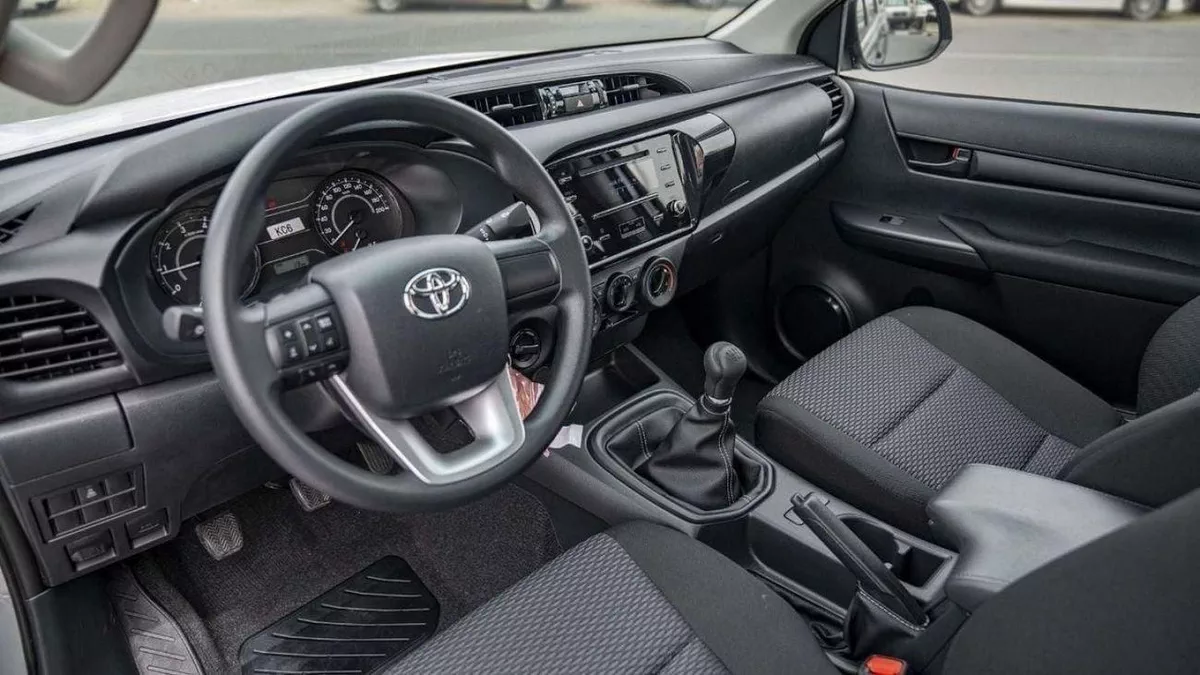Toyota Hilux SGLX Toyota Hilux 2.4 Manual Mid Option 2024-15-0