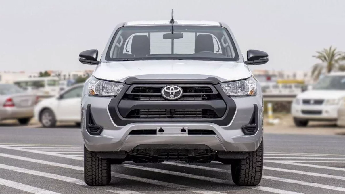 Toyota Hilux SGLX Toyota Hilux 2.4 Manual Mid Option 2024-2-0