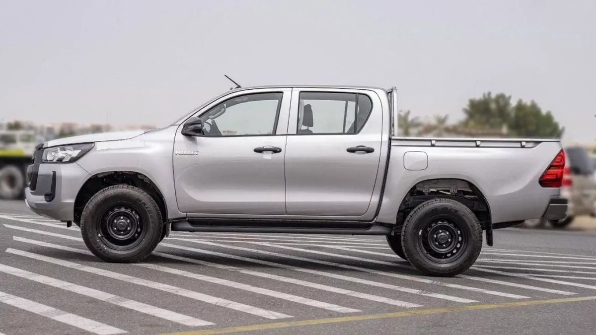 Toyota Hilux SGLX Toyota Hilux 2.4 Manual Mid Option 2024-4-0