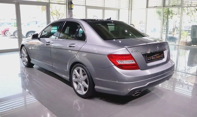 AMG Kit . Blue Efficiency . Full Option . GCC Specs . Excellent Condition-3