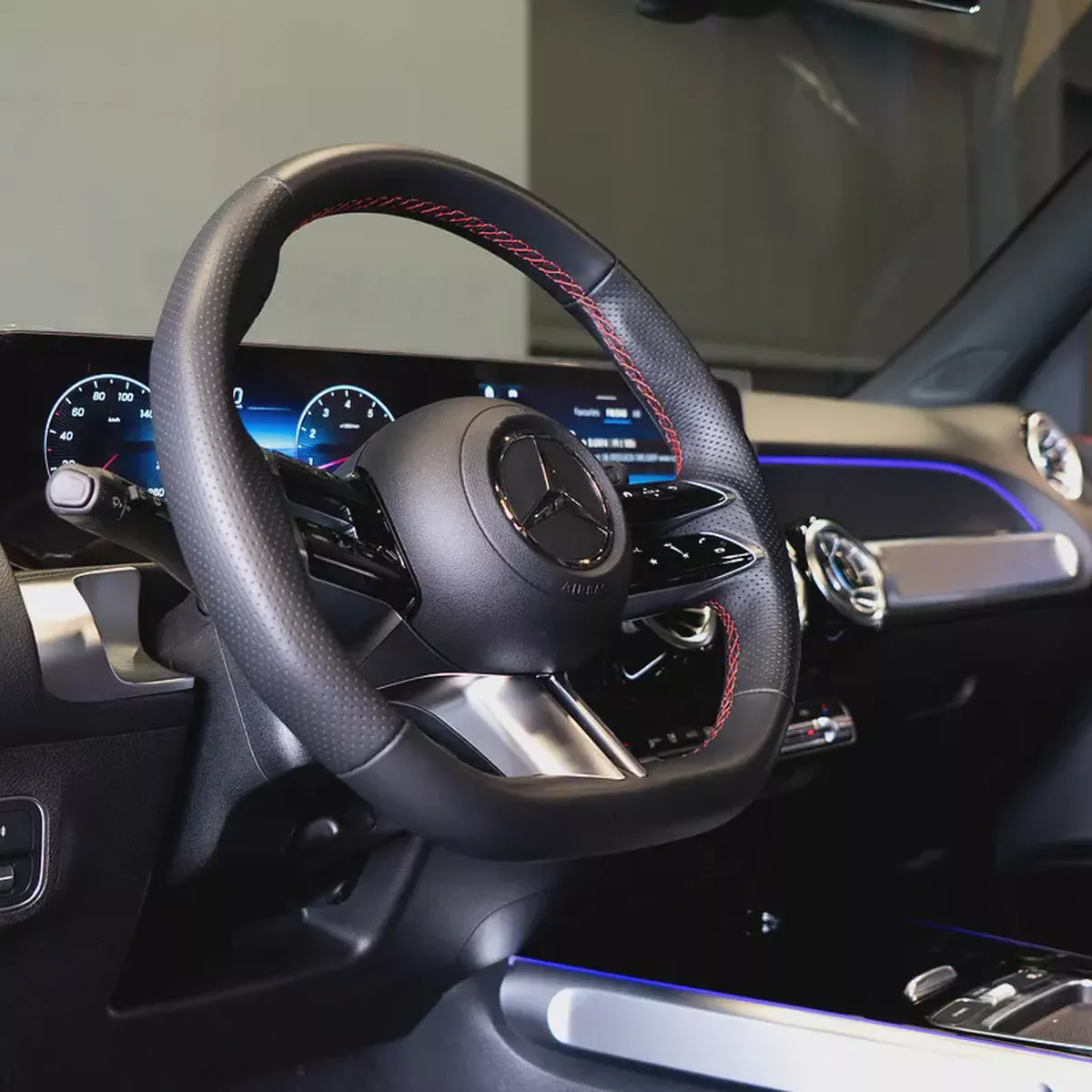 AED 3,544 P.M • 0% Downpayment • Mercedes-Benz GLB 200  • Agency Warranty-9-9