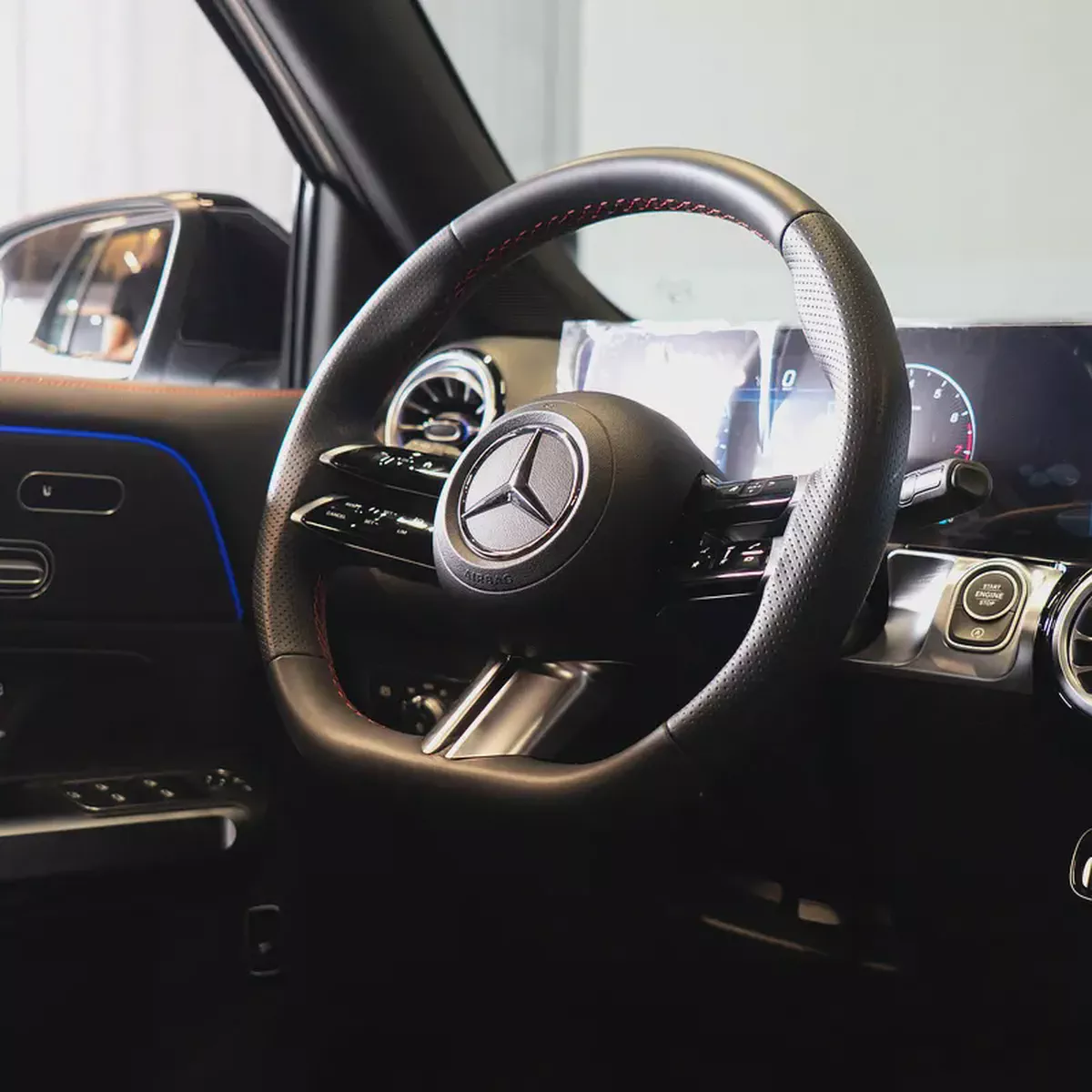 AED 3,544 P.M • 0% Downpayment • Mercedes-Benz GLB 200  • Agency Warranty-10-10