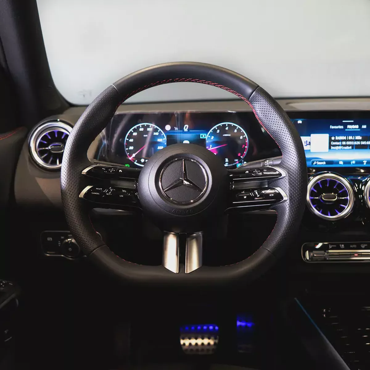 AED 3,544 P.M • 0% Downpayment • Mercedes-Benz GLB 200  • Agency Warranty-8-8