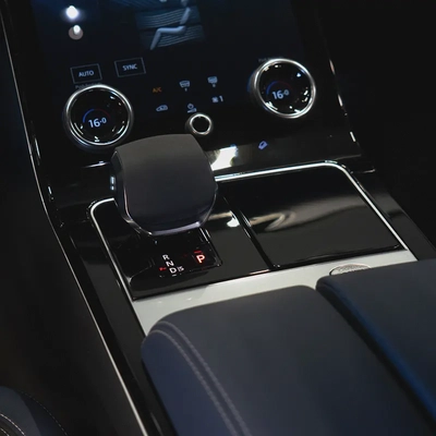 AED 2,969 p.m • 0% Downpayment • Velar R-Dynamic  • 1 Year Warranty  • Full Service History-10