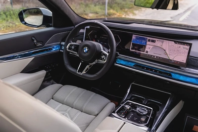 BMW 735i M SPORT INDIVIDUAL || 2026 || MASTER CLASS || UNDER WARRANTY || GCC || SMOKE WHITE INTERIOR-5