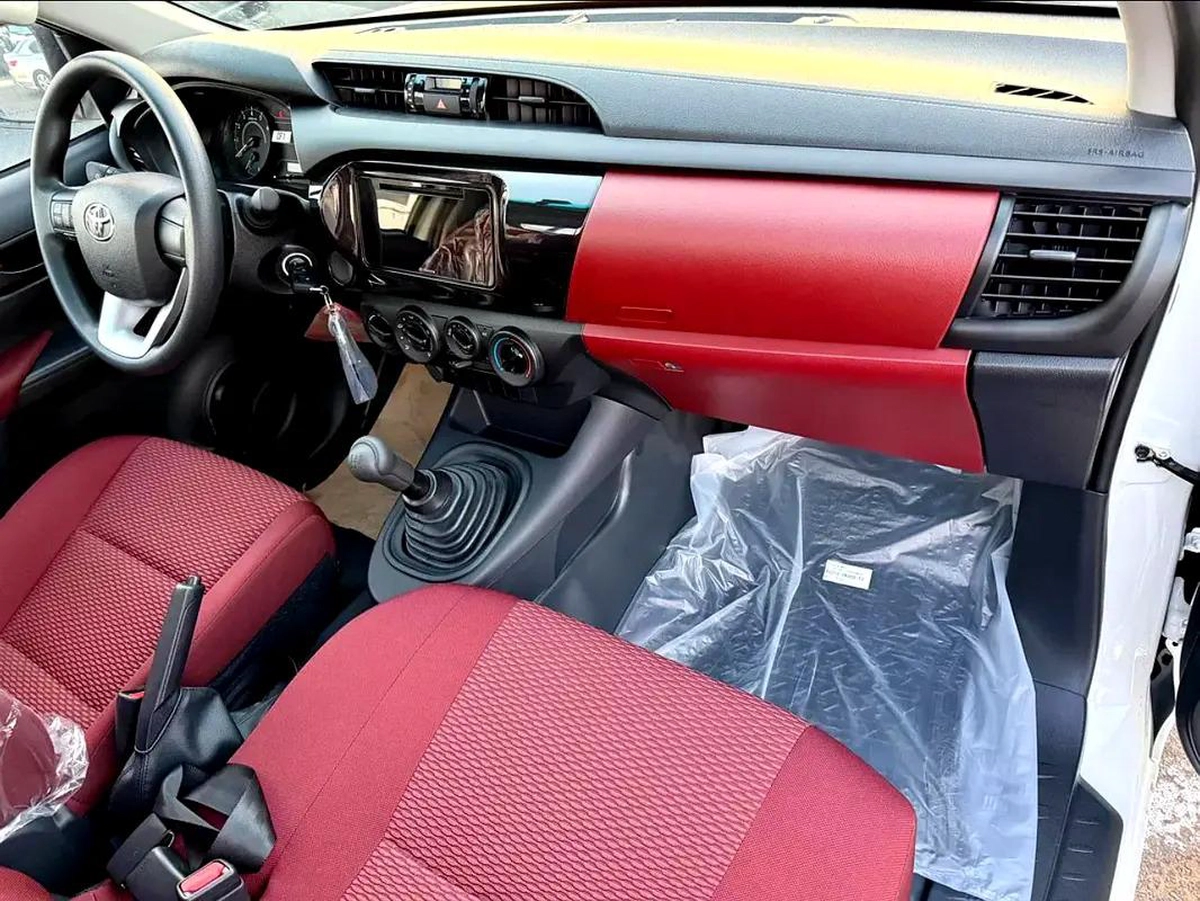 Toyota Hilux Single Cab Base 2026 GCC Specs-8-8