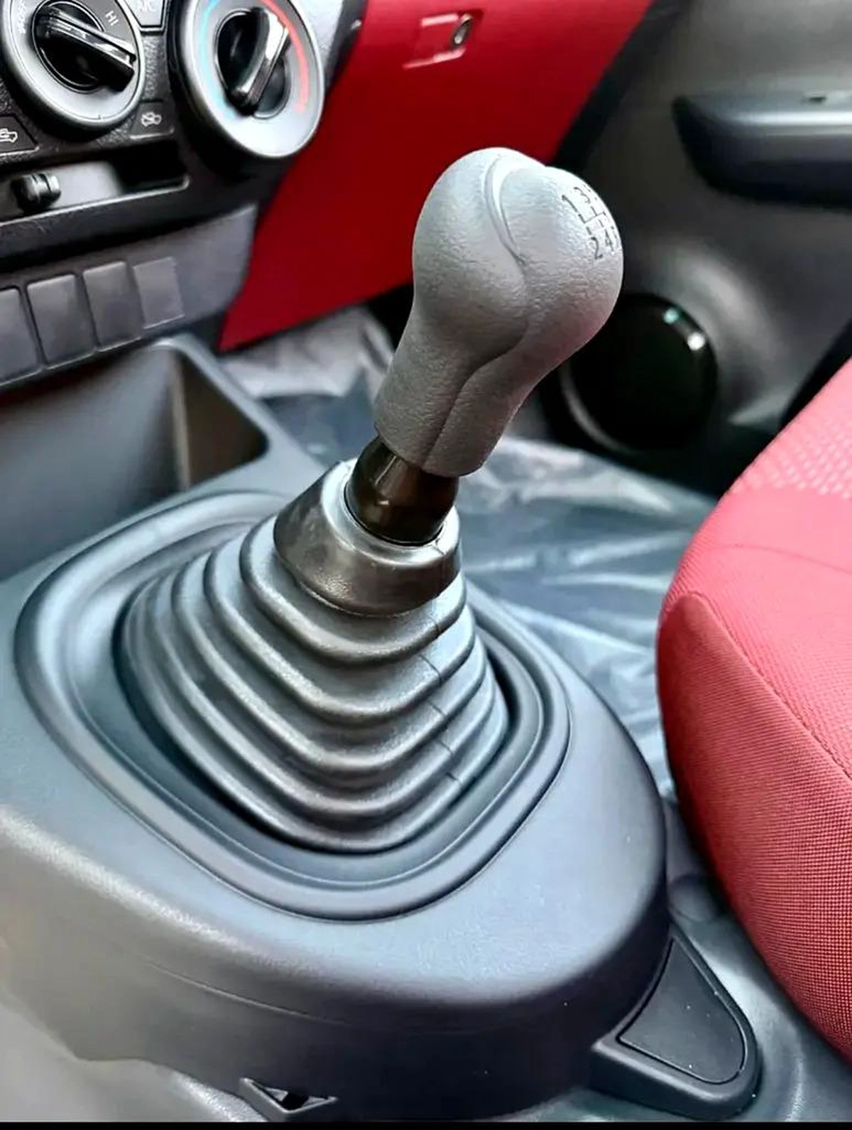 Toyota Hilux Single Cab Base 2026 GCC Specs-3-3