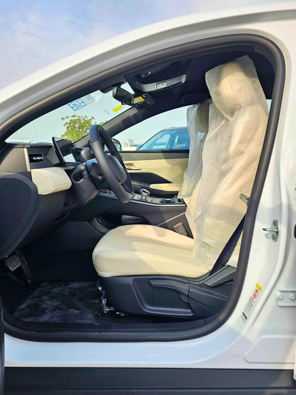 BYD QIN PLUS STANDARD DMI 55 KM PLUG IN HYBRID/ 1.5L V4 PETROL / DVD +CAMERA / PUSH START / LEATHER SEATS (CODE # QINPDMI)-7-0