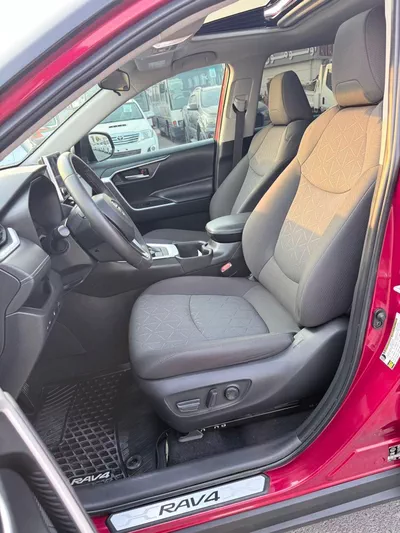 Toyota RAV4 XLE HEV Hybrid-5